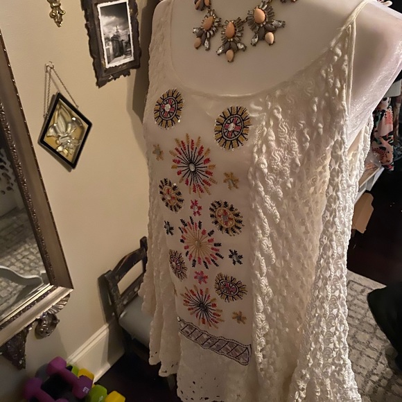 Cold shoulder top - Picture 2 of 6